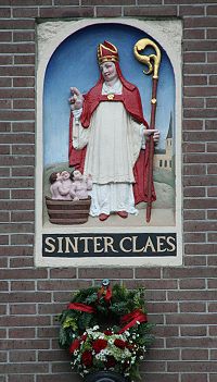 200px-Sinter-claes-saint-nicolas-dam800.jpg